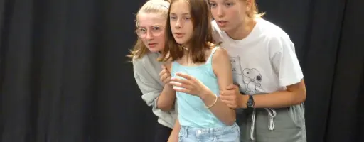 Regardez, écoutez ! Tout, tout, tout est théâtre !