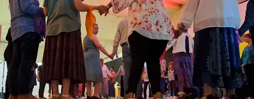 Danses folk : les collectives